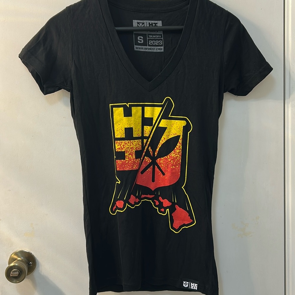 HAWAII’S FINEST Women’s Black V-Neck T-Shirt, slim fit, Sz S